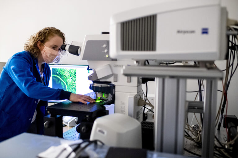 Cross-COS Colloquium: Nanosensors for Imaging the Chemistry of the Body