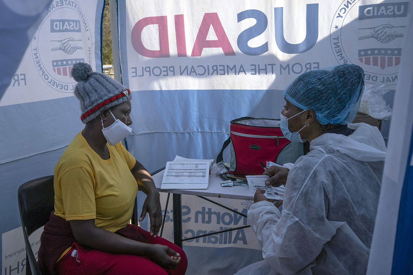 Nomautanda Siduna and HIV-positive patient pictured sitting at a mobile clinic in South Africa.