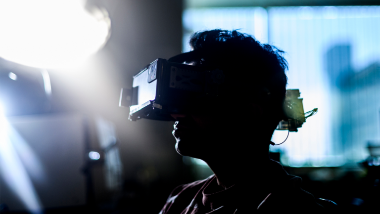 These goggles scan your brain to detect neurological and vision function loss
