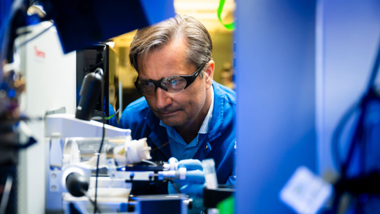 Researchers develop method to analyze individual, still-living cells that may contain biomarkers for cancer and other deadly diseases