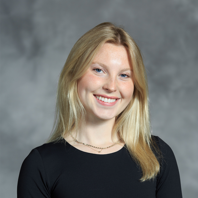 Lily Garrett ’25, Biochemistry